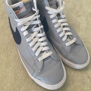 Customized NikeID Mens Nike Blazer Mid ‘77s grey and navy